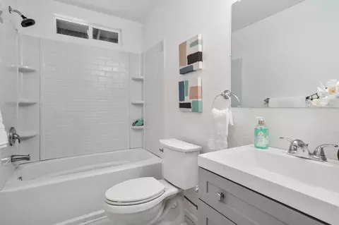 Bath - 747 Ward Way, Manteca, CA 95336 photo 1 of 3