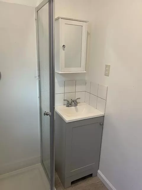 Bath - 357 Sunnyside Dr, Colfax, CA 95713 photo 5 of 9