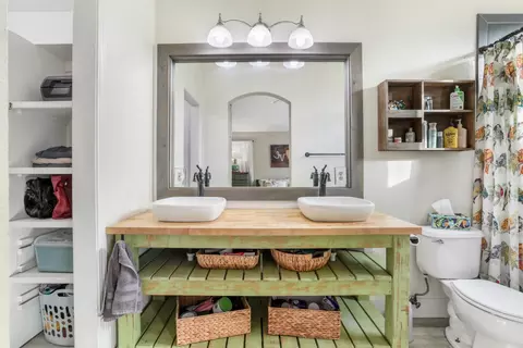 Bath - 1504 Inspiration Ct, Modesto, CA 95357 photo 2 of 3