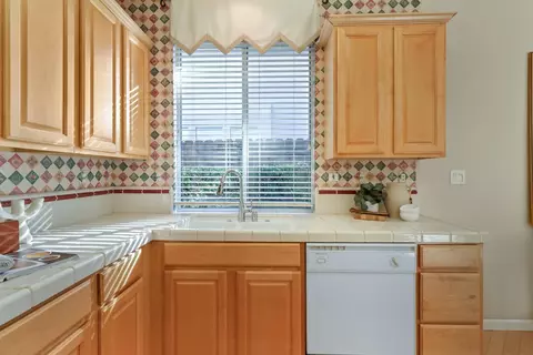 3906 Vistosa Ct, Davis, CA 95618 photo 17