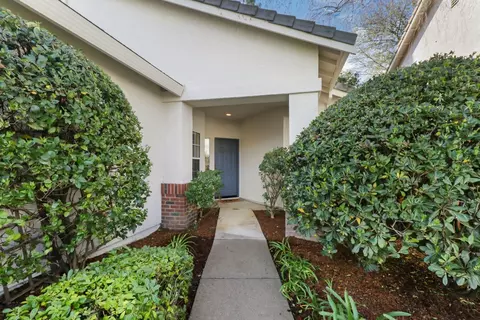 3906 Vistosa Ct, Davis, CA 95618 photo 2