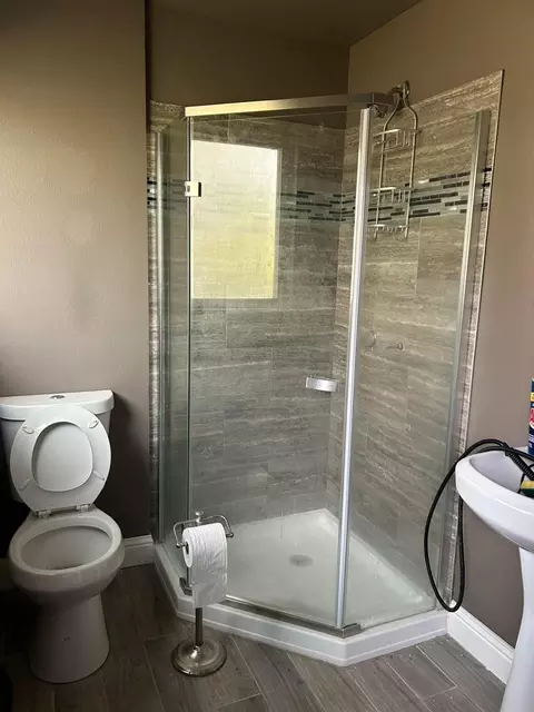 Bath - 1530 Lorry Ave, Modesto, CA 95355 photo 2 of 2