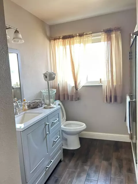 Bath - 1530 Lorry Ave, Modesto, CA 95355 photo 1 of 2