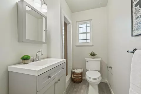 Bath - 4387 Gem Ave, Castro Valley, CA 94546 photo 2 of 2