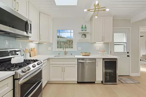 Kitchen - 4387 Gem Ave, Castro Valley, CA 94546 photo 6 of 7