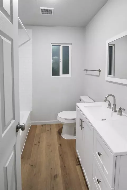 Bath - 2000 Celeste Dr, Modesto, CA 95355 photo 1 of 7