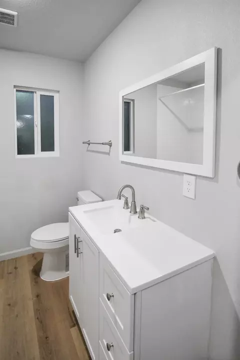 Bath - 2000 Celeste Dr, Modesto, CA 95355 photo 2 of 7