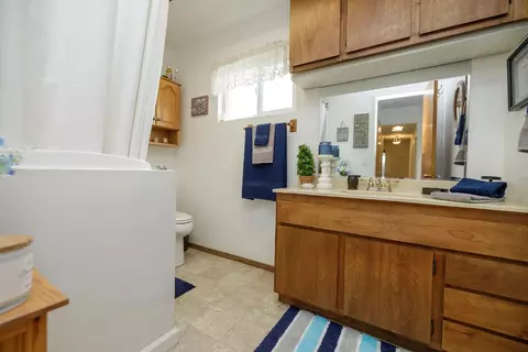 Bath - 4460 Mountain View Rd, Hughson, CA 95326 photo 3 of 6