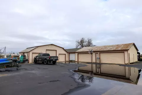 Exterior - 4460 Mountain View Rd, Hughson, CA 95326 photo 14 of 16