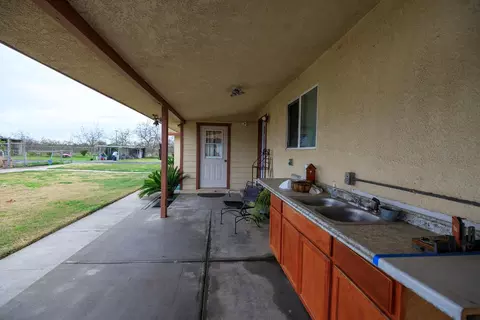 Exterior - 4460 Mountain View Rd, Hughson, CA 95326 photo 9 of 16