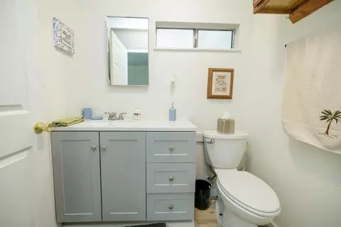 Bath - 4460 Mountain View Rd, Hughson, CA 95326 photo 6 of 6