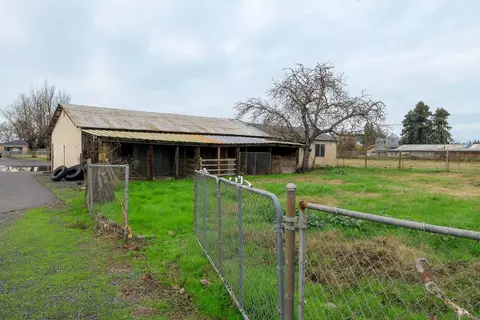 Exterior - 4460 Mountain View Rd, Hughson, CA 95326 photo 15 of 16