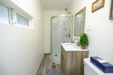 Bath - 4460 Mountain View Rd, Hughson, CA 95326 photo 1 of 6