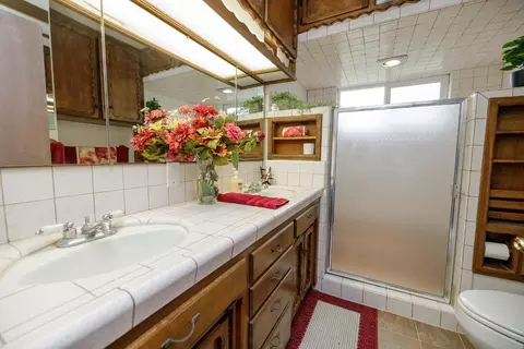 Bath - 4460 Mountain View Rd, Hughson, CA 95326 photo 4 of 6