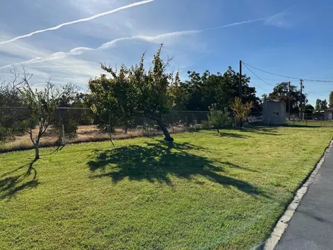 Exterior - 4460 Mountain View Rd, Hughson, CA 95326 photo 6 of 16