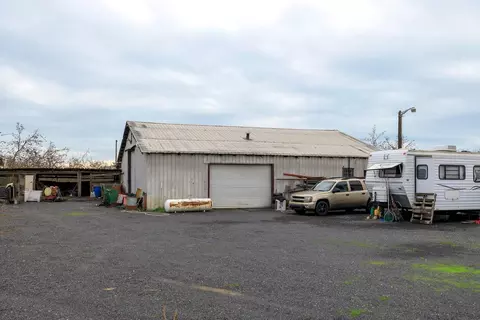 Exterior - 4460 Mountain View Rd, Hughson, CA 95326 photo 13 of 16