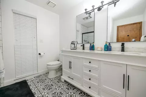 Bath - 910 Laver Ct, Lodi, CA 95242 photo 4 of 8