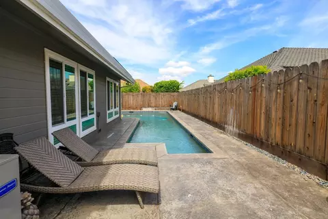 Exterior - 910 Laver Ct, Lodi, CA 95242 photo 11 of 16