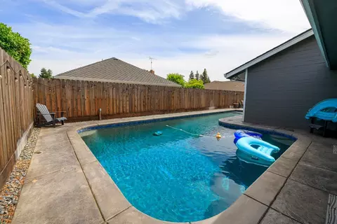Exterior - 910 Laver Ct, Lodi, CA 95242 photo 15 of 16