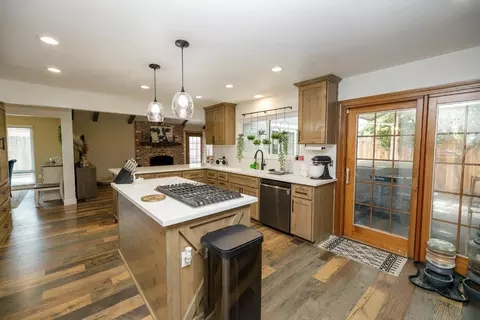 Kitchen - 910 Laver Ct, Lodi, CA 95242 photo 6 of 10