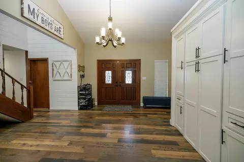 Entry Way - 910 Laver Ct, Lodi, CA 95242 photo 4 of 8