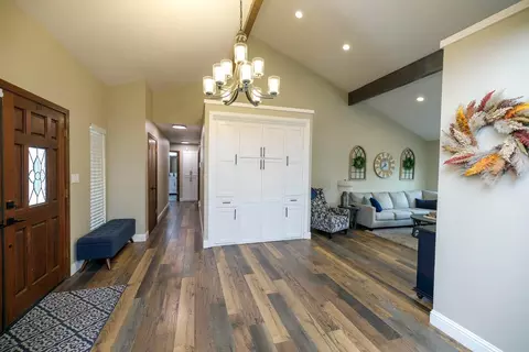 Entry Way - 910 Laver Ct, Lodi, CA 95242 photo 5 of 8