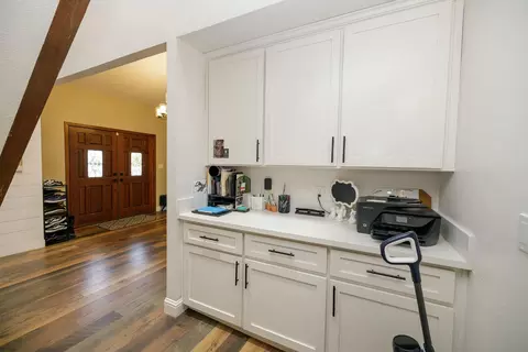 Entry Way - 910 Laver Ct, Lodi, CA 95242 photo 7 of 8