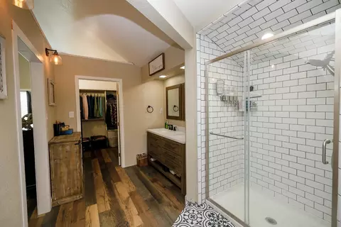 Bath - 910 Laver Ct, Lodi, CA 95242 photo 8 of 8