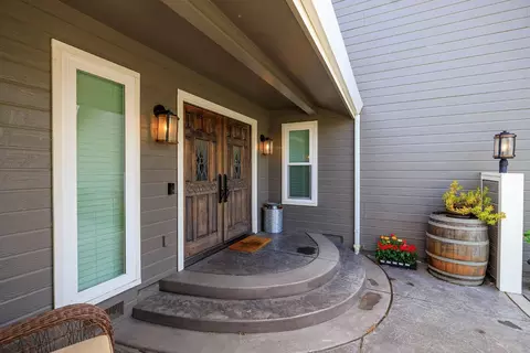 Entry Way - 910 Laver Ct, Lodi, CA 95242 photo 1 of 8