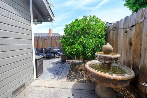 Exterior - 910 Laver Ct, Lodi, CA 95242 photo 8 of 16