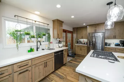 Kitchen - 910 Laver Ct, Lodi, CA 95242 photo 4 of 10