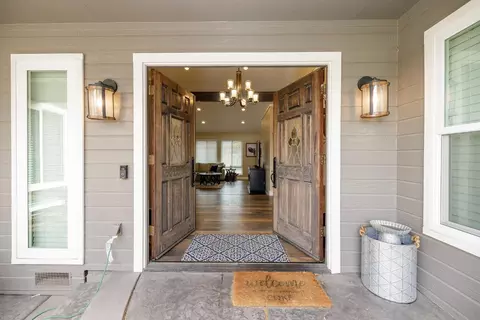 Entry Way - 910 Laver Ct, Lodi, CA 95242 photo 3 of 8