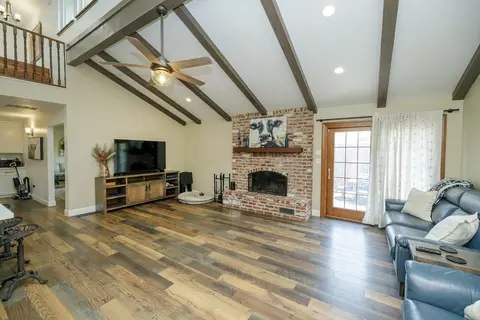 Living - 910 Laver Ct, Lodi, CA 95242 photo 3 of 3