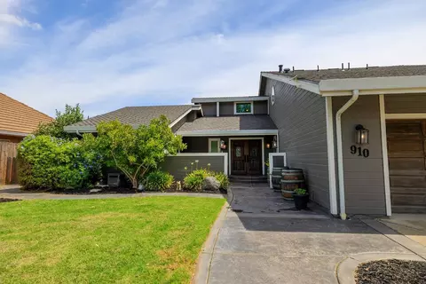 Exterior - 910 Laver Ct, Lodi, CA 95242 photo 5 of 16