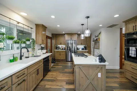 Kitchen - 910 Laver Ct, Lodi, CA 95242 photo 2 of 10
