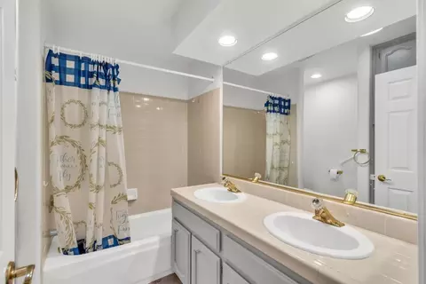 Bath - 169 Baurer Cir, Folsom, CA 95630 photo 1 of 7