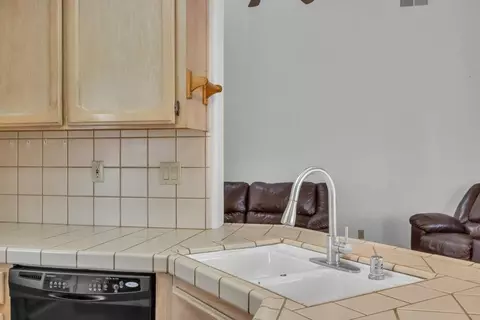 Kitchen - 169 Baurer Cir, Folsom, CA 95630 photo 3 of 8