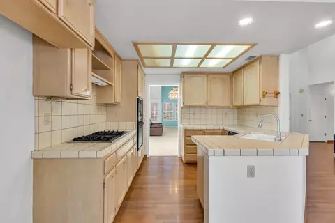 Kitchen - 169 Baurer Cir, Folsom, CA 95630 photo 4 of 8