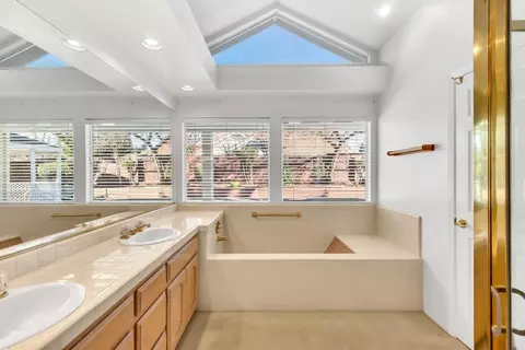 Bath - 169 Baurer Cir, Folsom, CA 95630 photo 4 of 7