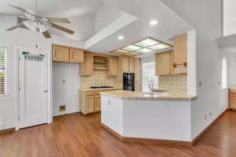 Kitchen - 169 Baurer Cir, Folsom, CA 95630 photo 7 of 8