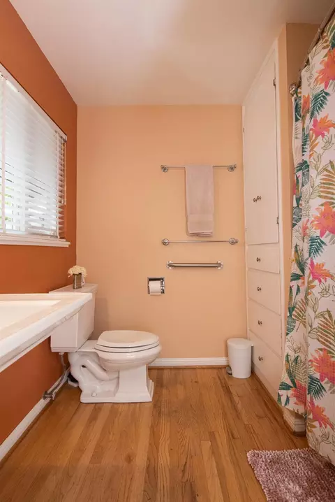 Bath - 1401 Locke Rd, Modesto, CA 95355 photo 4 of 4