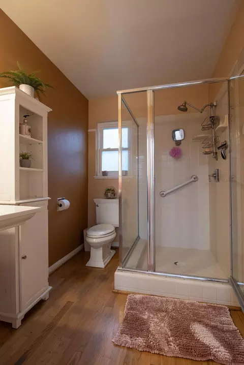 Bath - 1401 Locke Rd, Modesto, CA 95355 photo 1 of 4