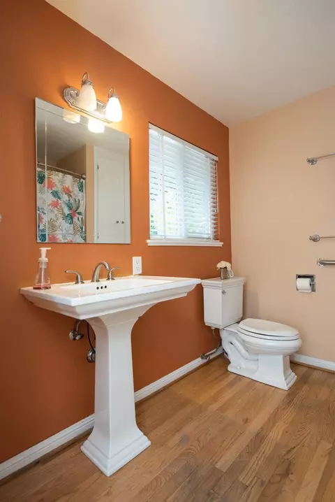 Bath - 1401 Locke Rd, Modesto, CA 95355 photo 3 of 4
