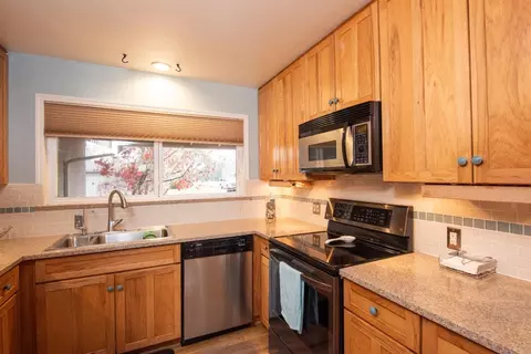Kitchen - 1401 Locke Rd, Modesto, CA 95355 photo 2 of 2