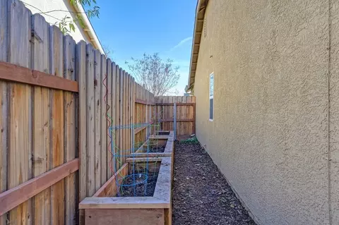 Exterior - 809 Griffith Way, Wheatland, CA 95692 photo 7 of 11