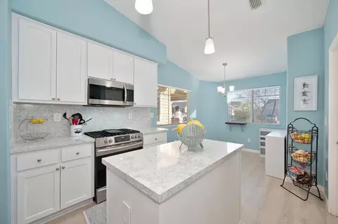 Kitchen - 809 Griffith Way, Wheatland, CA 95692 photo 3 of 5