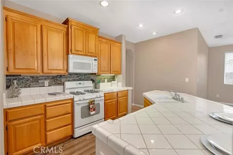 1056 Parkwood Ave, Madera, CA 93637 photo 9