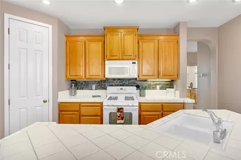 1056 Parkwood Ave, Madera, CA 93637 photo 10