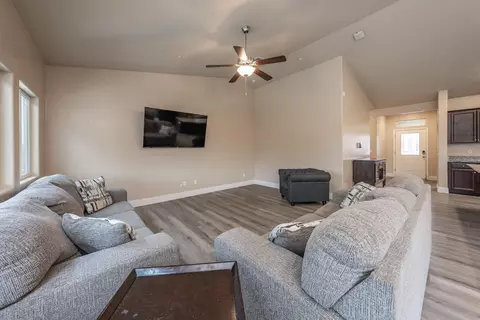 742 Strada St, Lemoore, CA 93245 photo 5