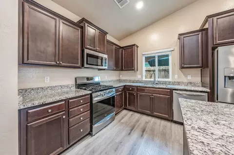 742 Strada St, Lemoore, CA 93245 photo 8